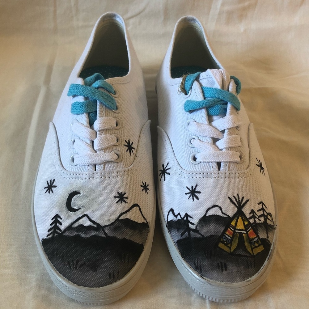 NEW Hand Painted, Size 7, Desert Teepee Mountains